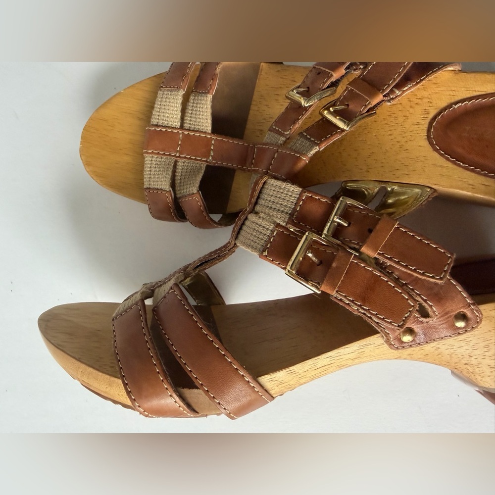 Naturalizer Tan and Brown‎ Strappy Sandals - Picture 10 of 10